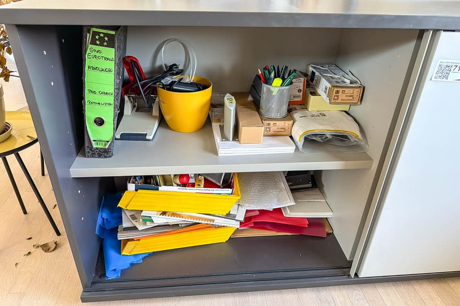 Schrankinhalt: Bürobedarf